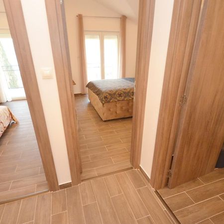 Leut Stone Residence Тиват Стая снимка