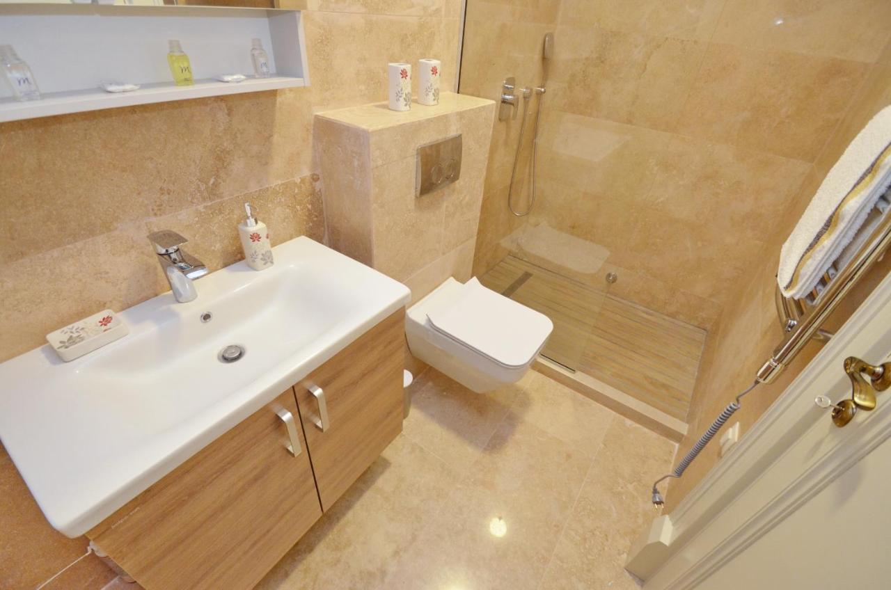Leut Stone Residence Тиват Екстериор снимка