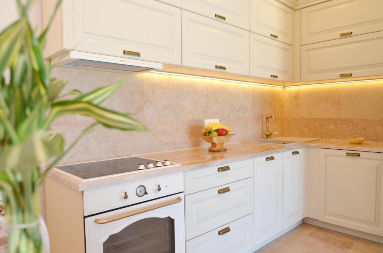 Leut Stone Residence Тиват Екстериор снимка
