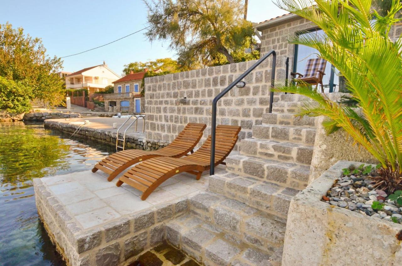 Leut Stone Residence Тиват Екстериор снимка