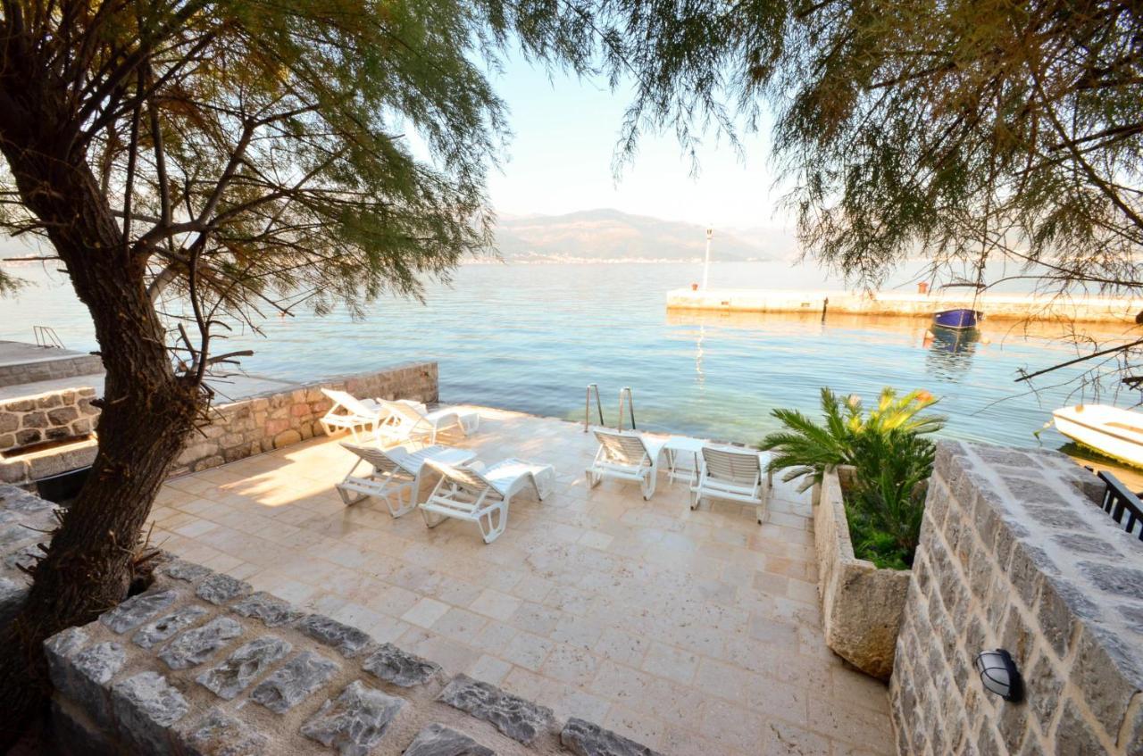 Leut Stone Residence Тиват Екстериор снимка