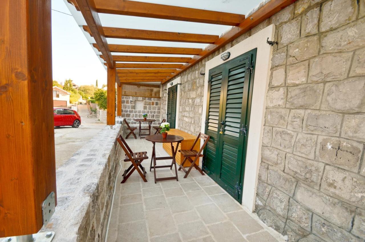 Leut Stone Residence Тиват Екстериор снимка