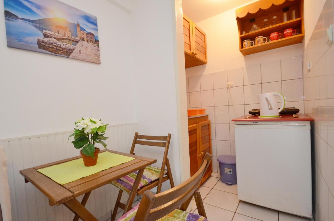 Leut Stone Residence Тиват Екстериор снимка