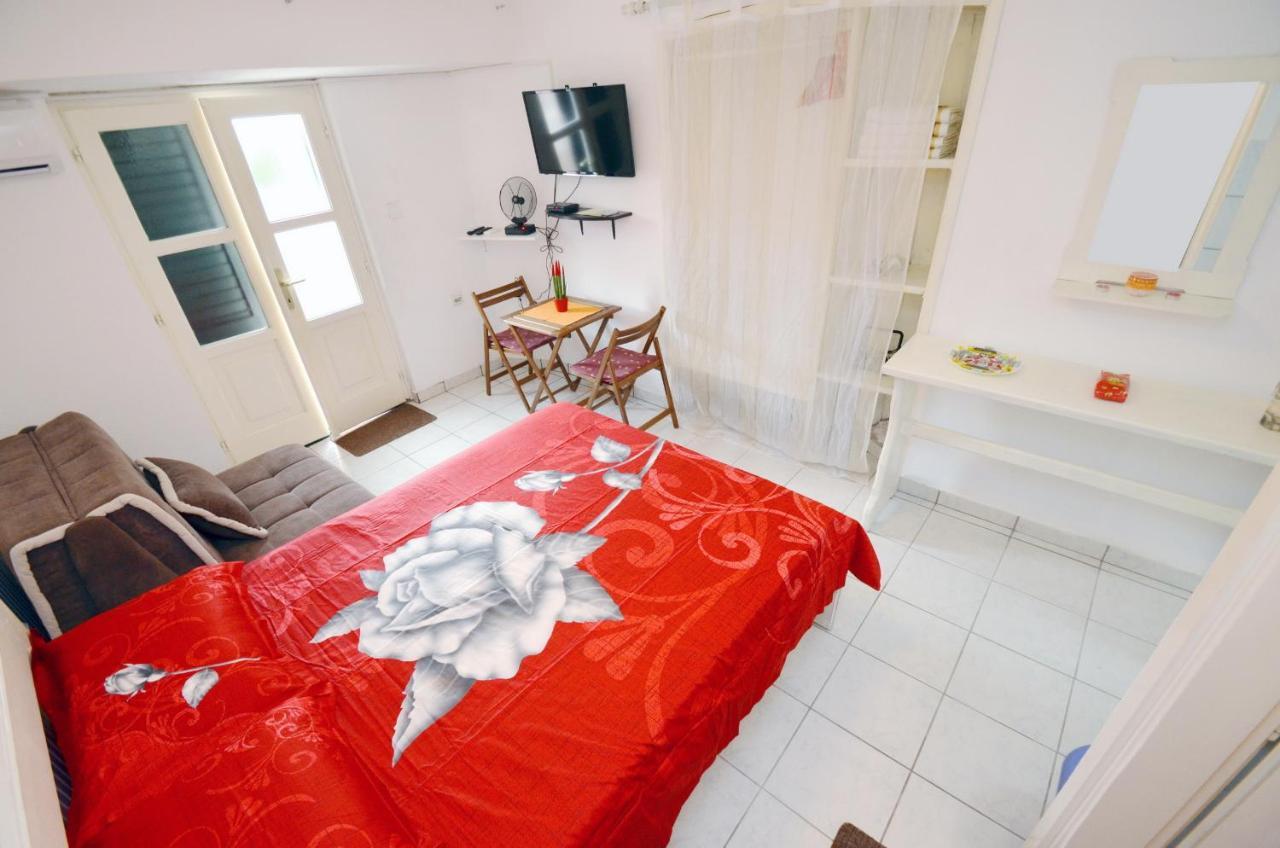 Leut Stone Residence Тиват Екстериор снимка
