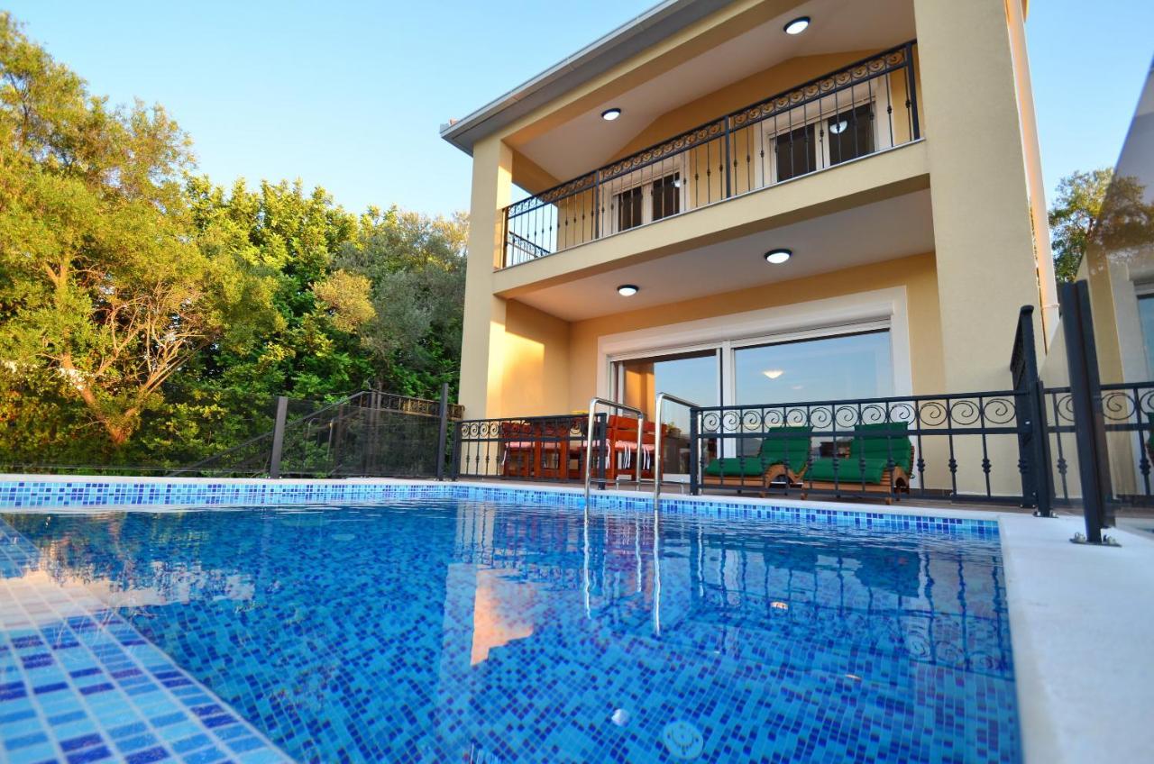 Leut Stone Residence Тиват Екстериор снимка