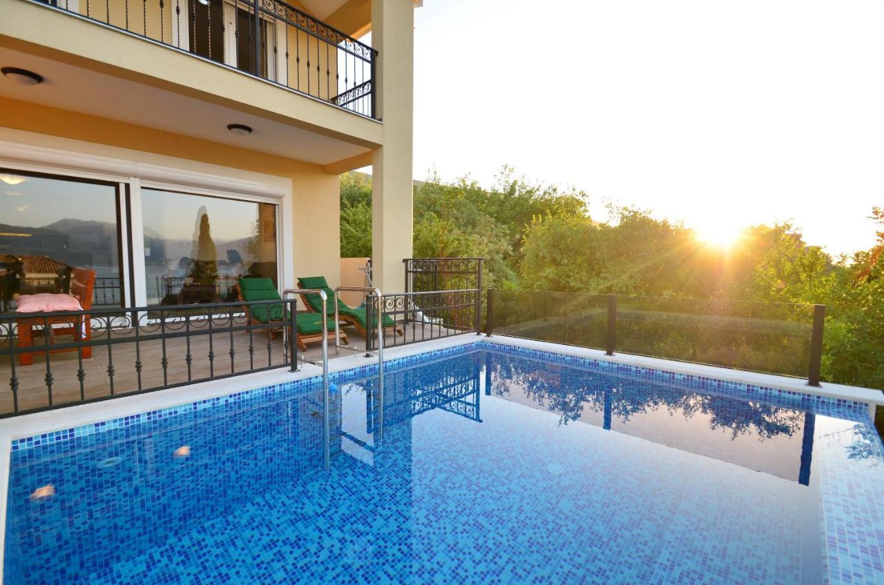 Leut Stone Residence Тиват Екстериор снимка