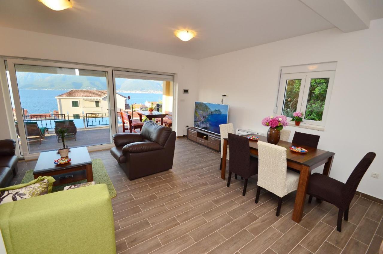Leut Stone Residence Тиват Екстериор снимка