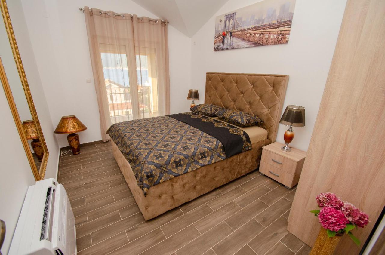 Leut Stone Residence Тиват Екстериор снимка