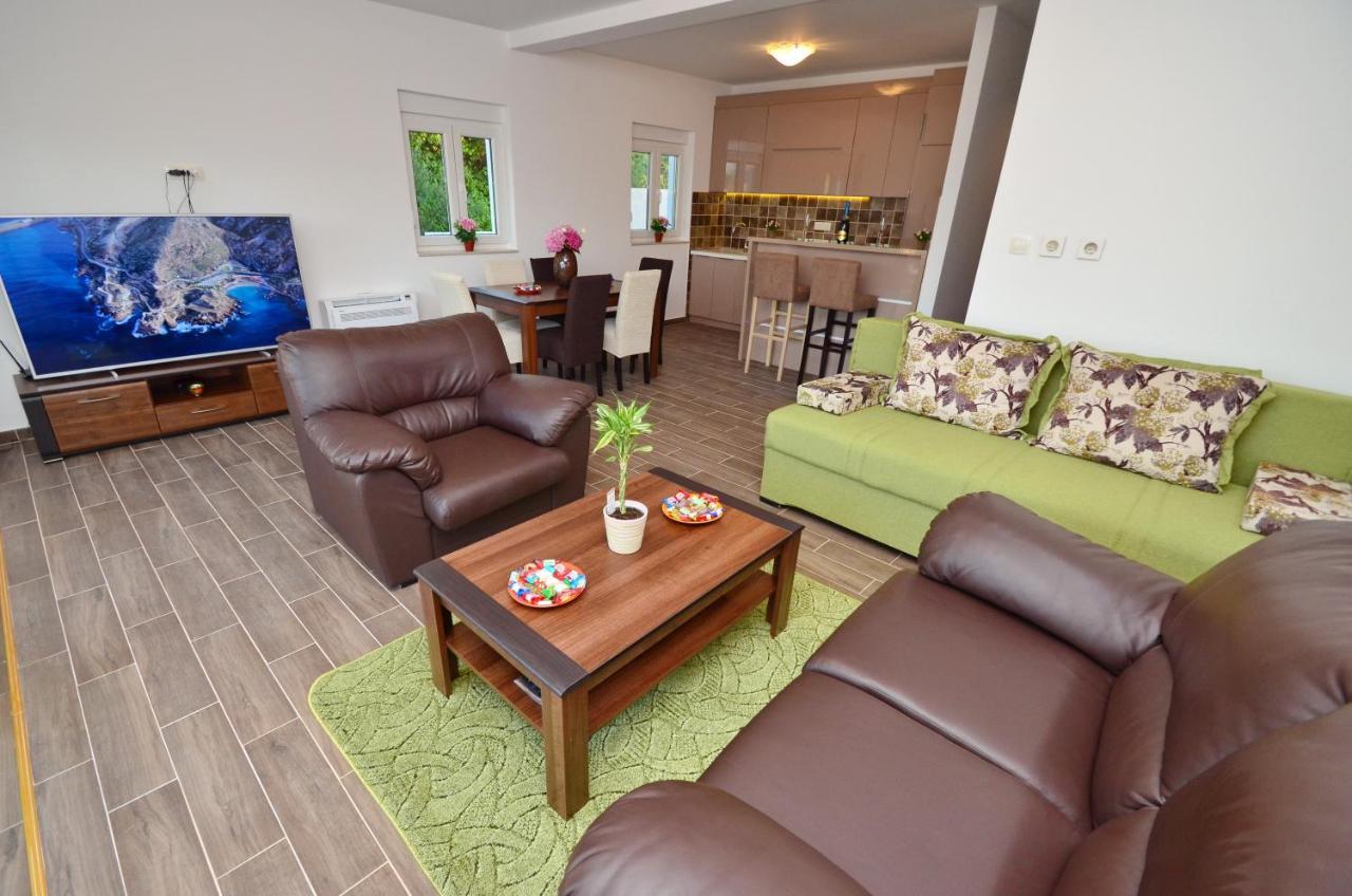 Leut Stone Residence Тиват Екстериор снимка