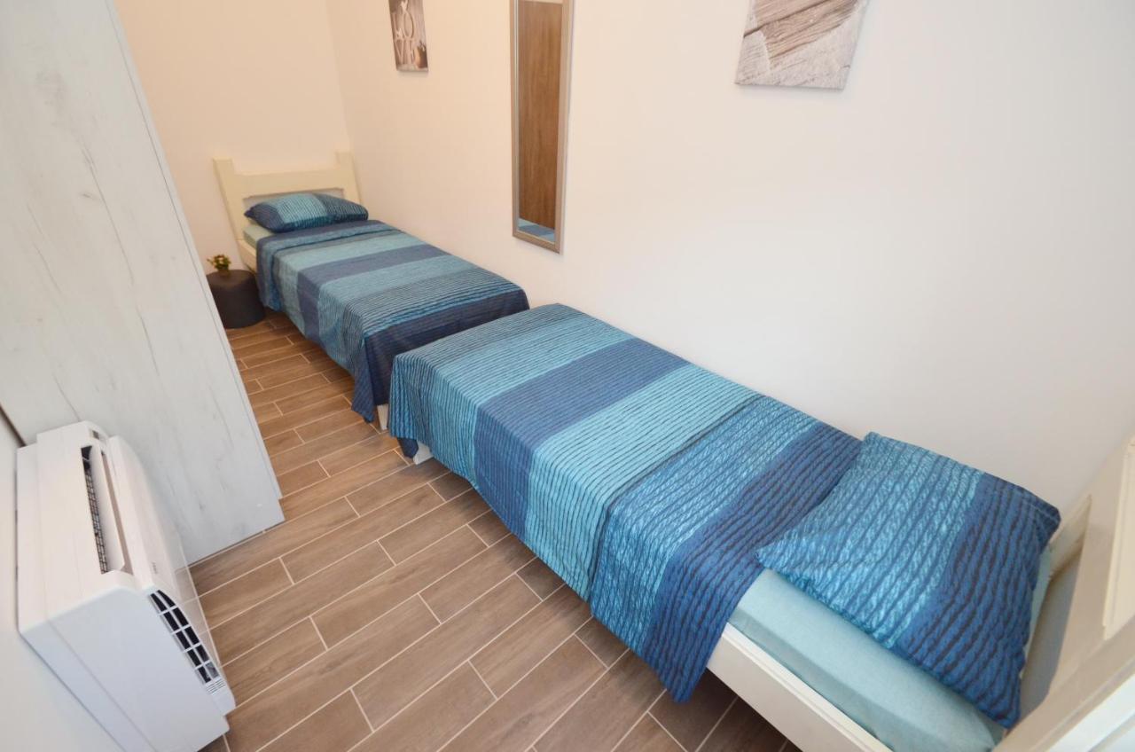 Leut Stone Residence Тиват Екстериор снимка