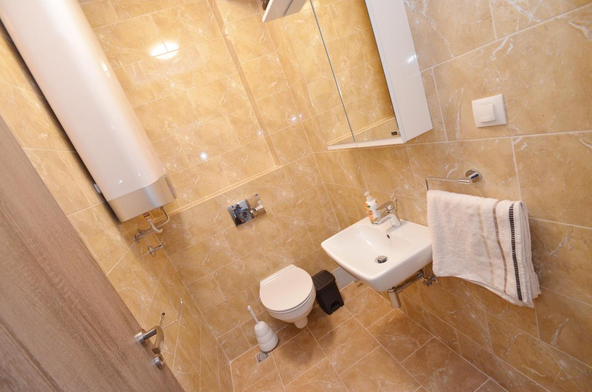 Leut Stone Residence Тиват Стая снимка
